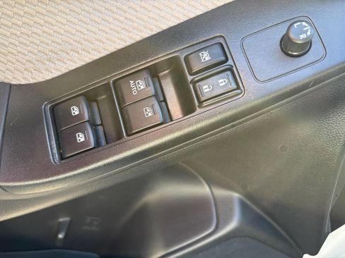 Used 2018 Subaru Forester 2.5i AWD/4WD image 21
