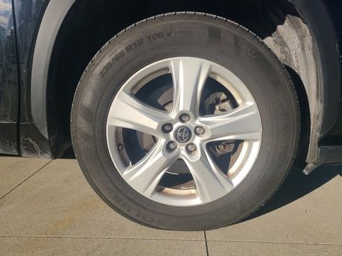 Used 2023 Toyota Highlander LE image 9