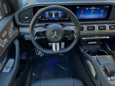 Used 2024 Mercedes-Benz GLS 450 4MATIC image 17