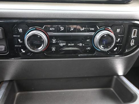 Used 2022 Chevrolet Silverado 1500 High Country w/ High Country Premium Package image 16