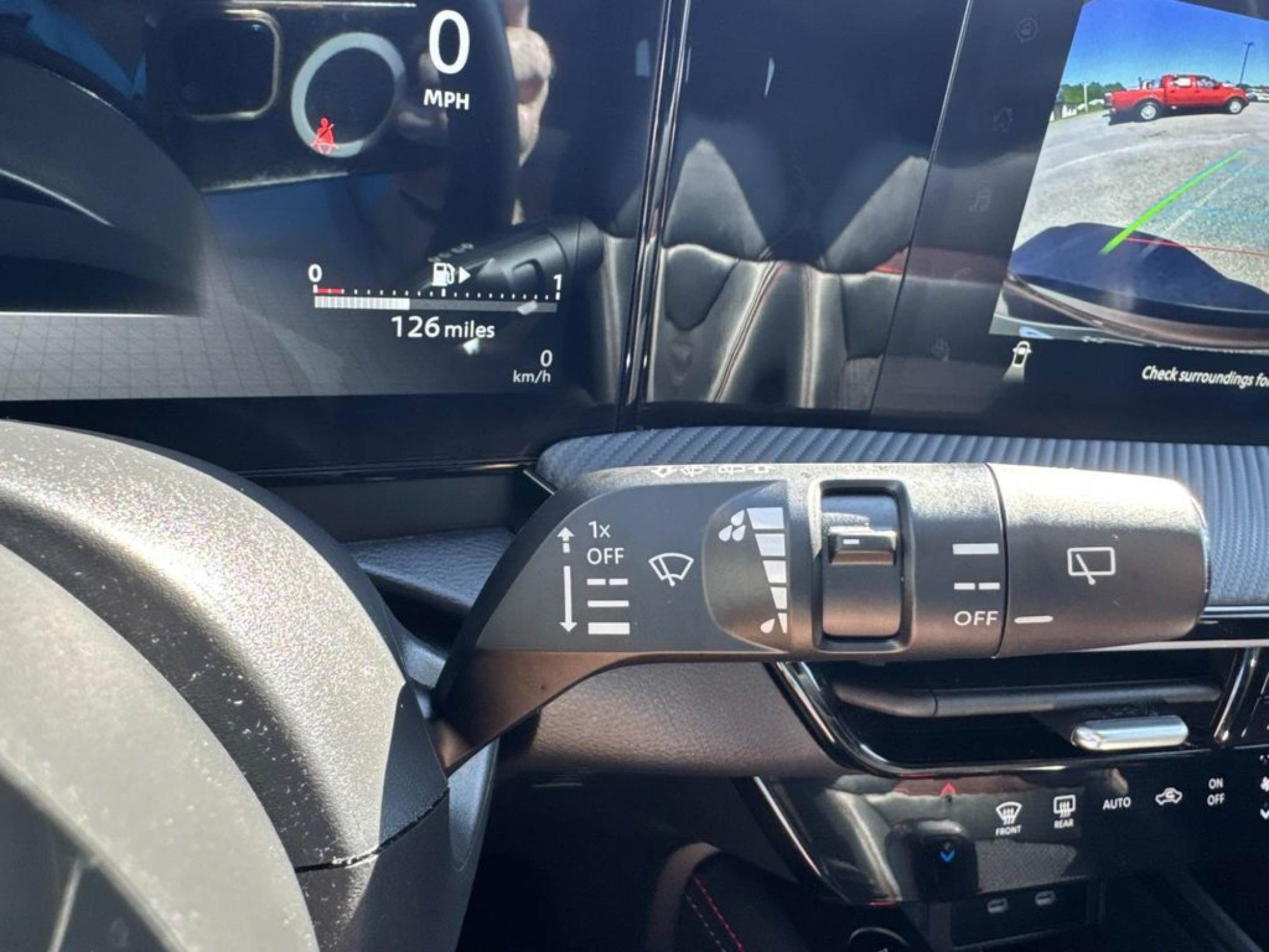 Used 2025 Nissan Kicks SR FWD image 29