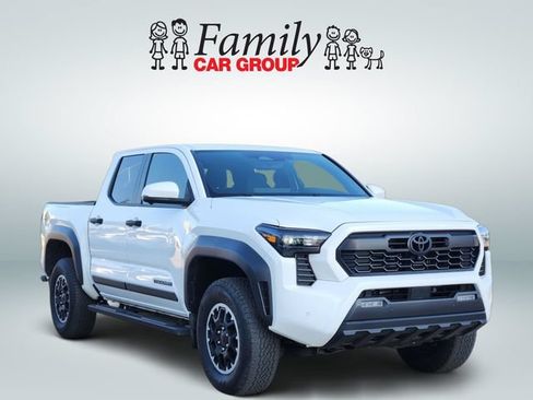 Used 2024 Toyota Tacoma TRD Off-Road w/ TRD Off Road Premium Package AWD/4WD image 2