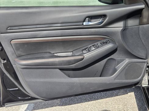 Used 2022 Nissan Altima 2.5 SR AWD/4WD image 11