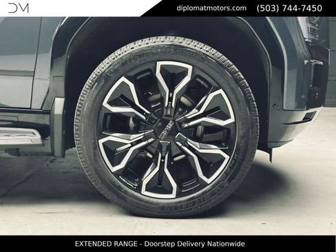 Used 2025 GMC Sierra EV Denali AWD/4WD image 42