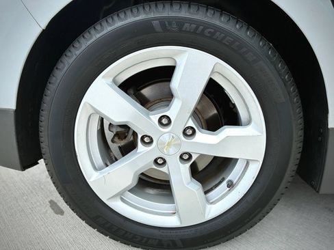 Used 2014 Chevrolet Volt FWD image 15