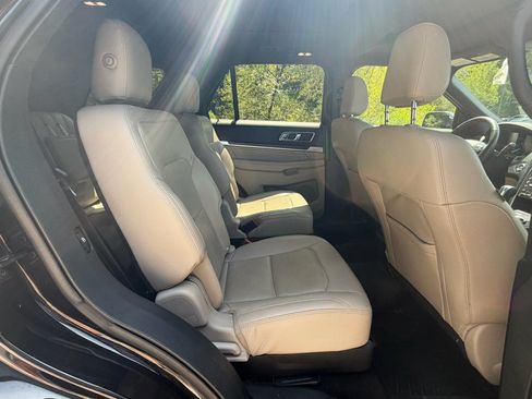 Used 2019 Ford Explorer Limited w/ Ford Safe & Smart Package FWD image 19