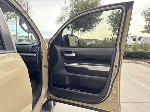 Used 2017 Toyota Tundra SR5 image 22