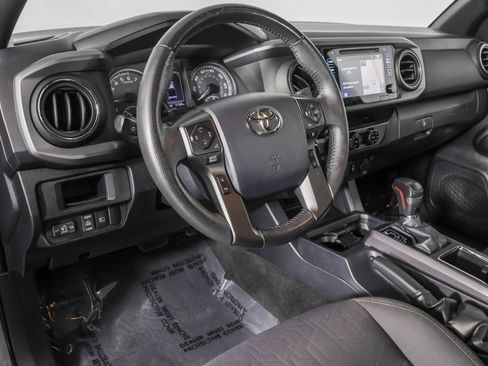 Used 2018 Toyota Tacoma TRD Off-Road w/ Technology Package AWD/4WD image 4