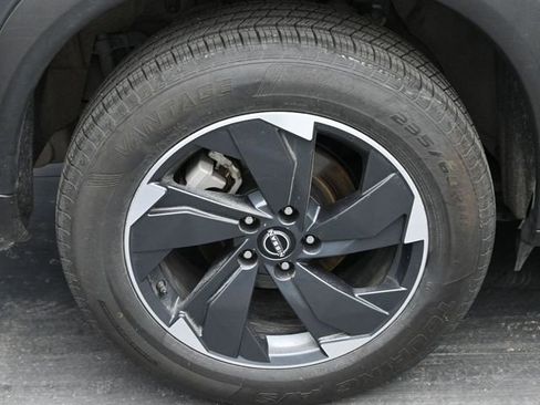 Used 2024 Nissan Rogue SV image 38