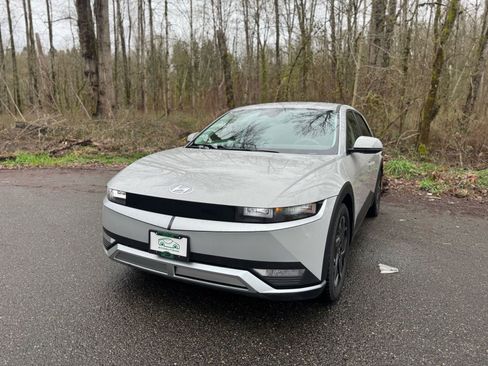Used 2024 Hyundai Ioniq 5 SEL image 1