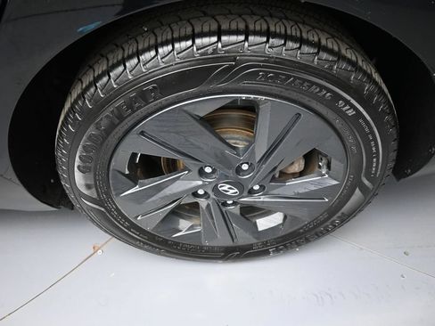 Certified 2023 Hyundai Elantra Blue FWD image 15