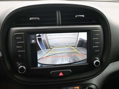 Used 2025 Kia Soul LX w/ LX Technology Package FWD image 14