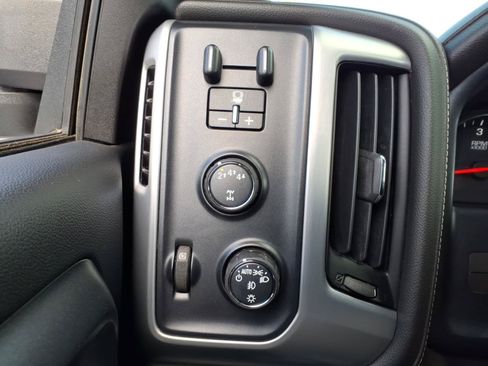 Used 2018 GMC Sierra 2500 SLE w/ HD SLE Preferred Plus Package AWD/4WD image 18