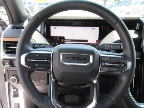 Used 2025 GMC Yukon XL Denali RWD image 20