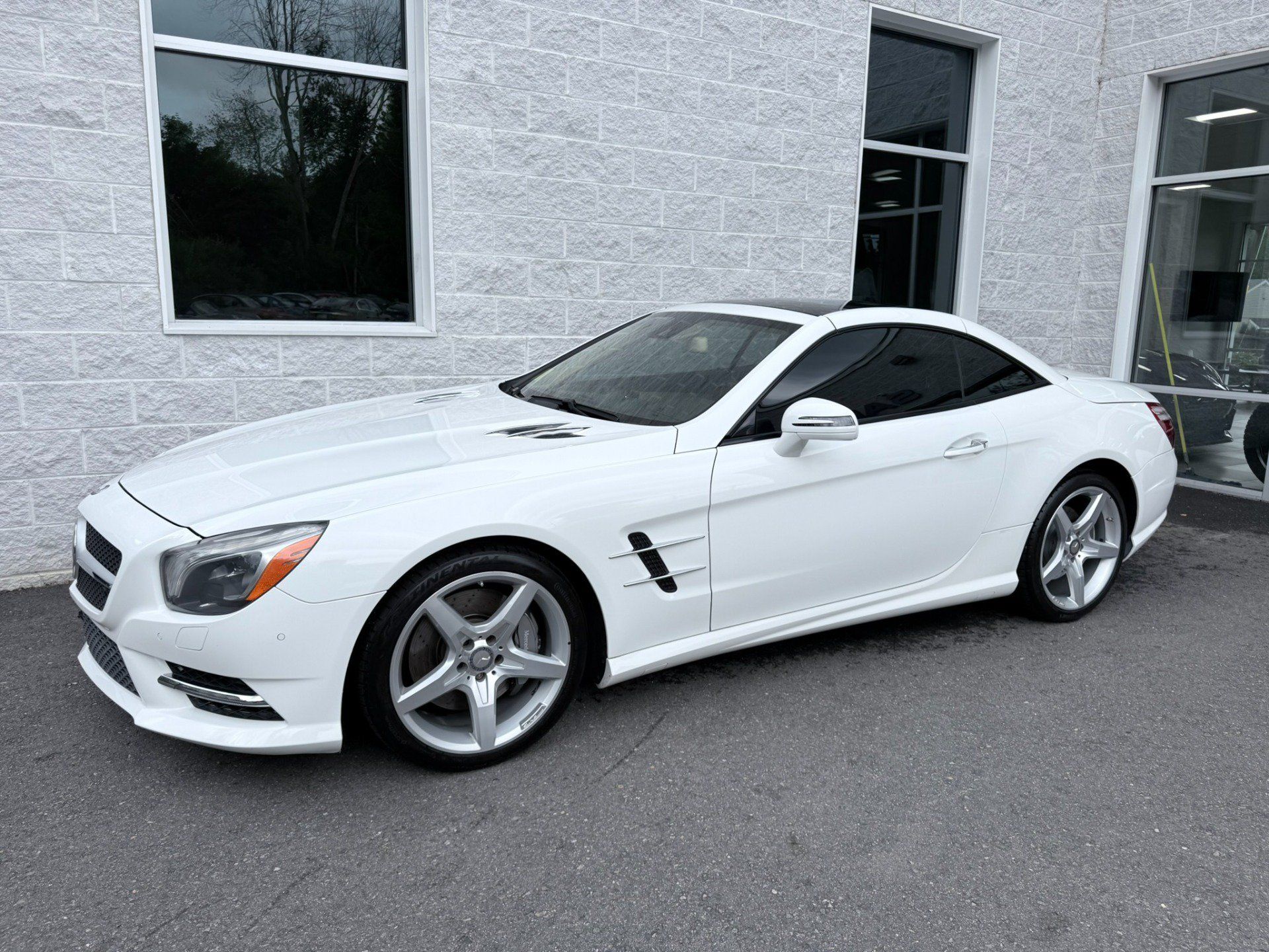 Used 2015 Mercedes-Benz SL 550 image 1