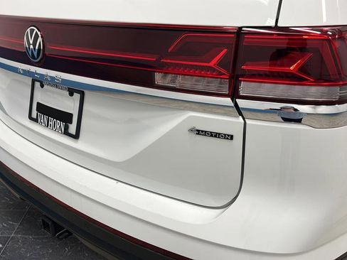 Used 2024 Volkswagen Atlas SE AWD/4WD image 33