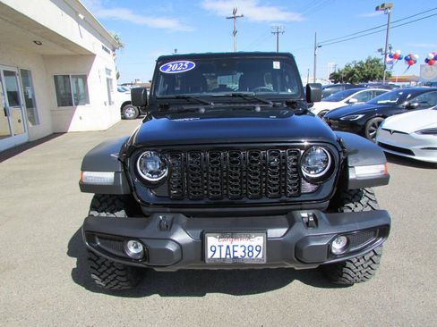 Used 2025 Jeep Wrangler Unlimited Sport AWD/4WD image 3