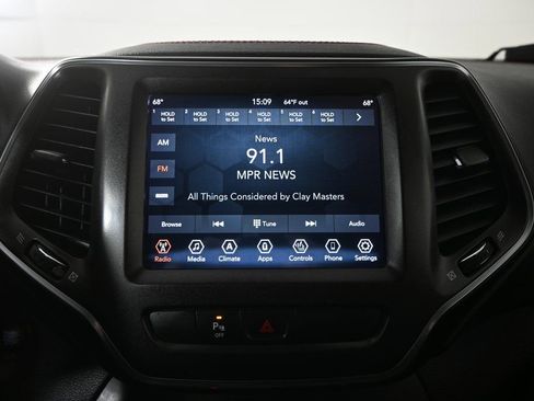 Used 2019 Jeep Cherokee Trailhawk w/ Cold Weather Group image 23