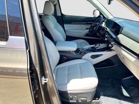 Used 2024 Kia Telluride EX w/ EX Captain's Chair Package AWD/4WD image 31