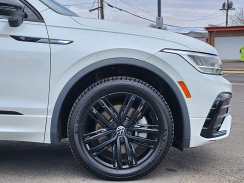 Certified 2022 Volkswagen Tiguan SE R-Line image 8