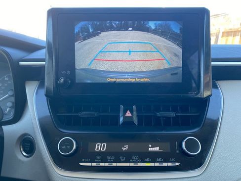 Used 2024 Toyota Corolla LE w/ LE Convenience Package FWD image 20