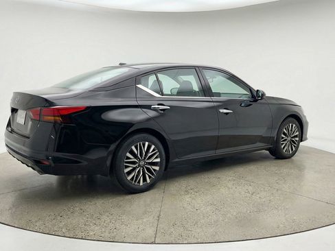Used 2025 Nissan Altima 2.5 SV image 9