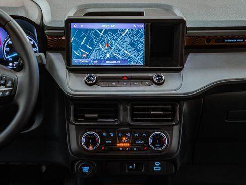 Certified 2024 Ford Maverick Lariat image 26