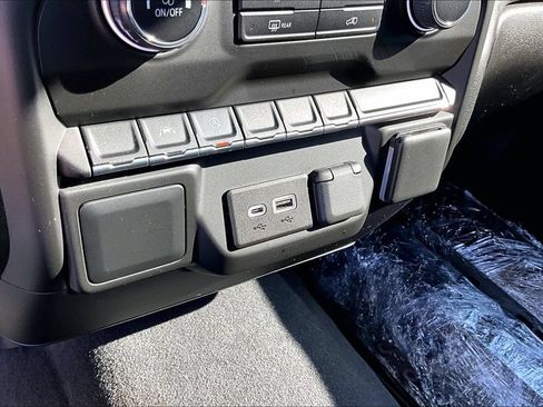 Used 2023 Chevrolet Silverado 1500 Custom AWD/4WD image 27