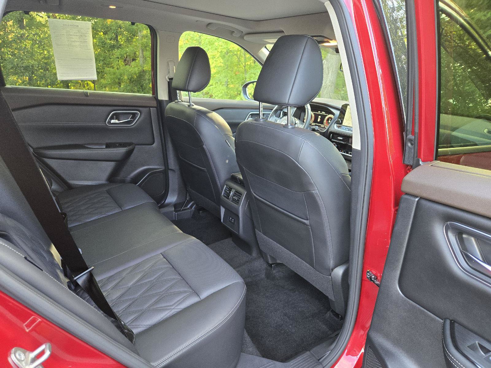 Used 2023 Nissan Rogue Platinum AWD/4WD image 29