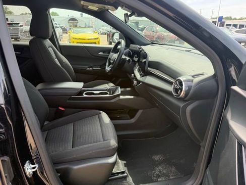 Used 2025 Chevrolet Equinox LT FWD image 24
