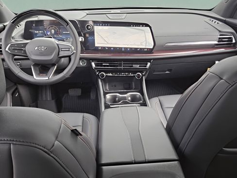 New 2026 Chevrolet Traverse Z71 w/ Enhanced Driving Package image 9