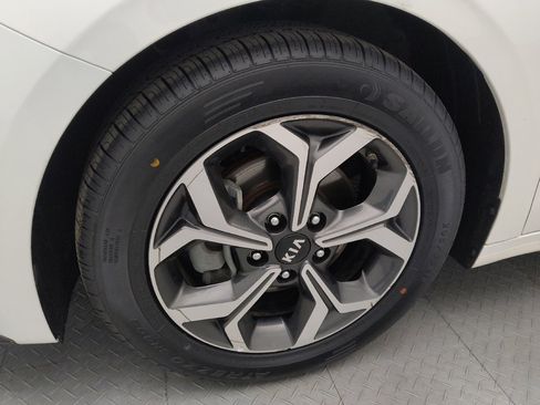 Used 2020 Kia Forte LXS FWD image 31
