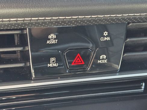 Used 2024 Volkswagen Atlas Cross Sport SE image 14