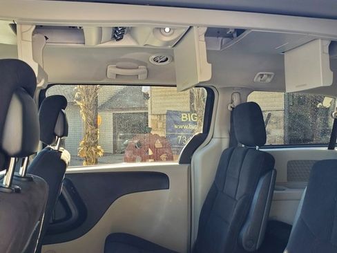 Used 2011 Chrysler Town & Country Touring image 34