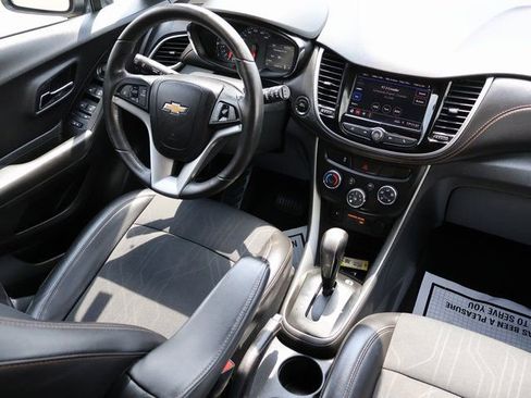 Used 2020 Chevrolet Trax LT w/ LT Convenience Package FWD image 12