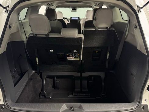 Used 2024 Toyota Sienna LE image 27