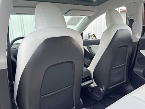 Used 2020 Tesla Model Y Long Range image 37