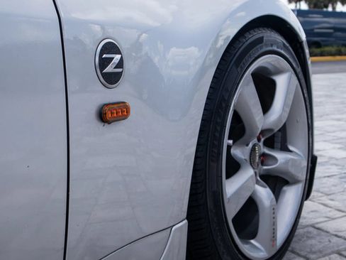 Used 2006 Nissan 350Z Touring RWD image 10