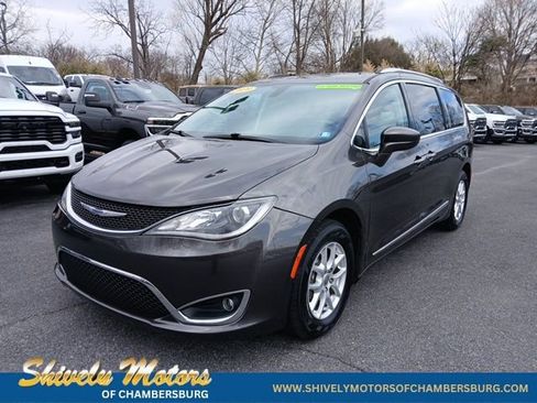 Used 2020 Chrysler Pacifica Touring-L image 1