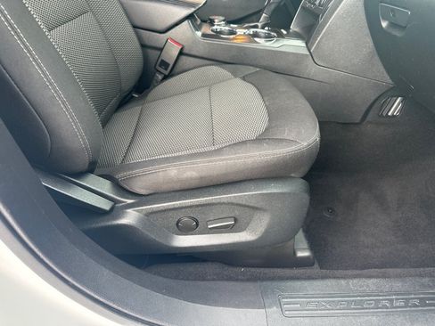 Used 2019 Ford Explorer XLT w/ Equipment Group 201A AWD/4WD image 11