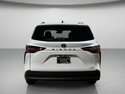 Used 2022 Toyota Sienna XLE FWD image 4