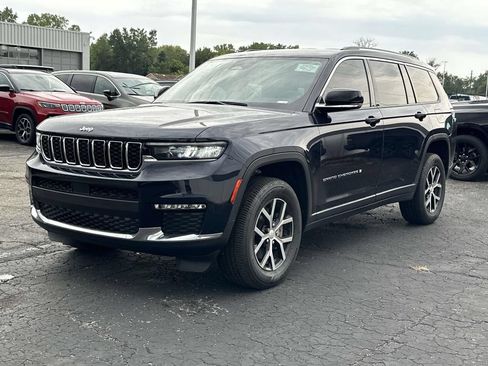 Used 2023 Jeep Grand Cherokee L Limited AWD/4WD image 7