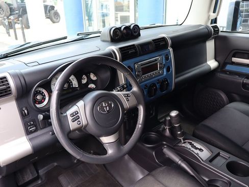 Used 2011 Toyota FJ Cruiser 4WD w/ Upgrade Pkg image 9