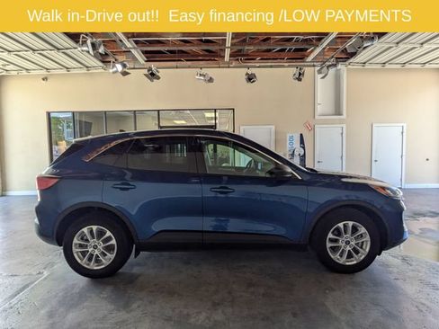 Used 2022 Ford Escape SE FWD image 3