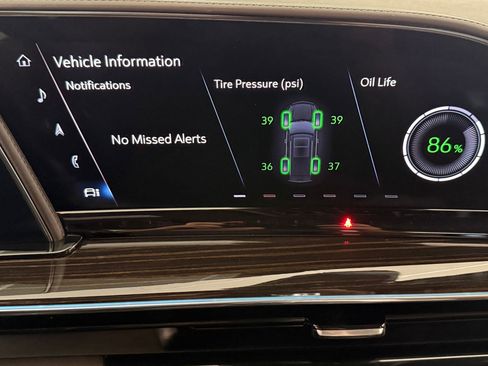 Used 2021 Cadillac Escalade Premium Luxury w/ Performance Package image 39