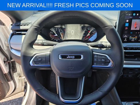 Used 2025 Jeep Compass Limited AWD/4WD image 13