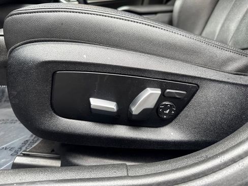 Used 2019 BMW 530e image 17