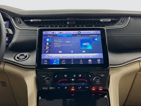 Used 2023 Jeep Grand Cherokee Limited w/ Luxury Tech Group II image 21