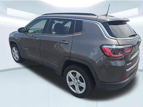Used 2023 Jeep Compass Latitude AWD/4WD image 3