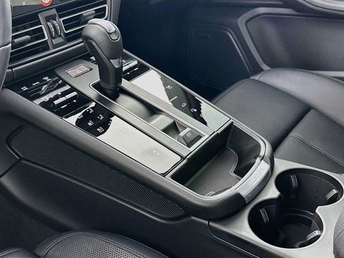 Certified 2026 Porsche Macan AWD/4WD image 20